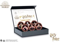 The Official Harry Potter Boxed Edition features 6 commemoratives printed with images of your favourite Harry Potter characters. These include: Harry, Ron, Hermione, Dumbledore, Voldemort & Snape.
