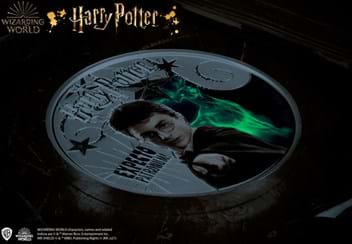 Harry-Potter-Glow-in-the-dark-Patronus-Silver-5oz-Coin-Product-Images-Lifestyle-Side-Glowing-Updated.jpg
