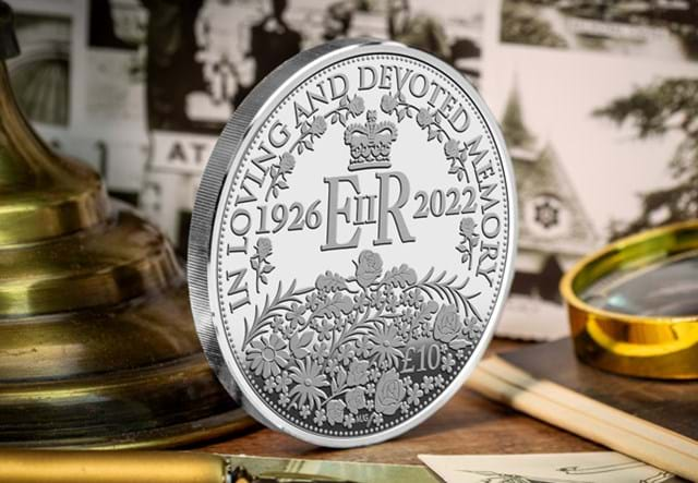 QEII In Memoriam Silver 5Oz Lifestyle 01