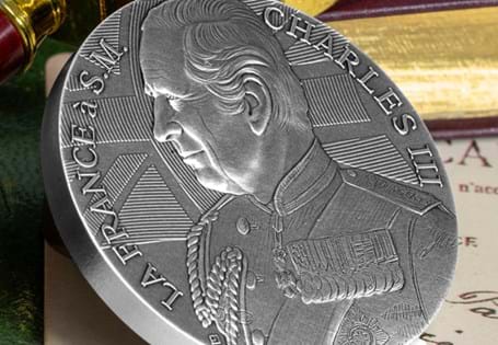 This Silver medal is a replica of the medal struck for King Charles III's Coronation and gifted to him by President Macron.
