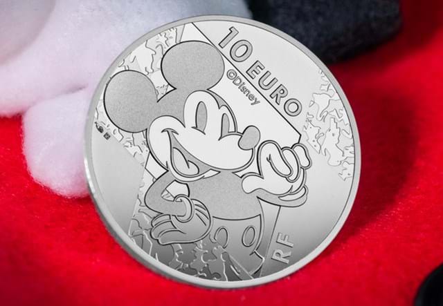MDP 2023 Disney Silver Coin Lifestyle 02