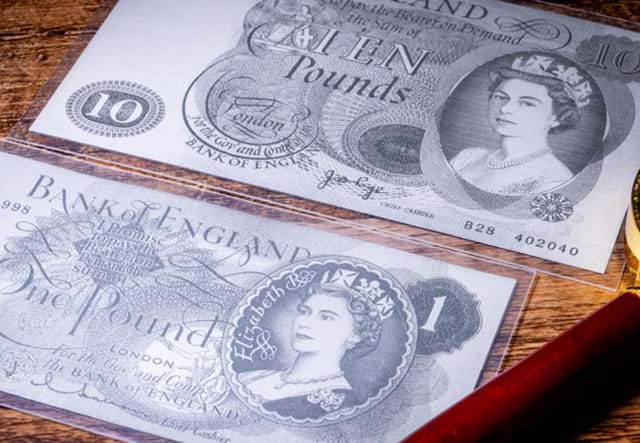 QEII Silver Banknotes Lifestyle 05