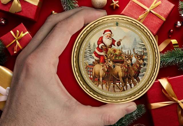 100Mm Christmas Medal (Santa With Reindeers) In Hand 01