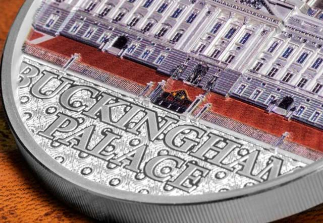 Buckingham Palace Silver 5Oz Close Up 03