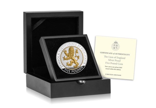Heraldic Beasts Silver Single £5 Box Shot